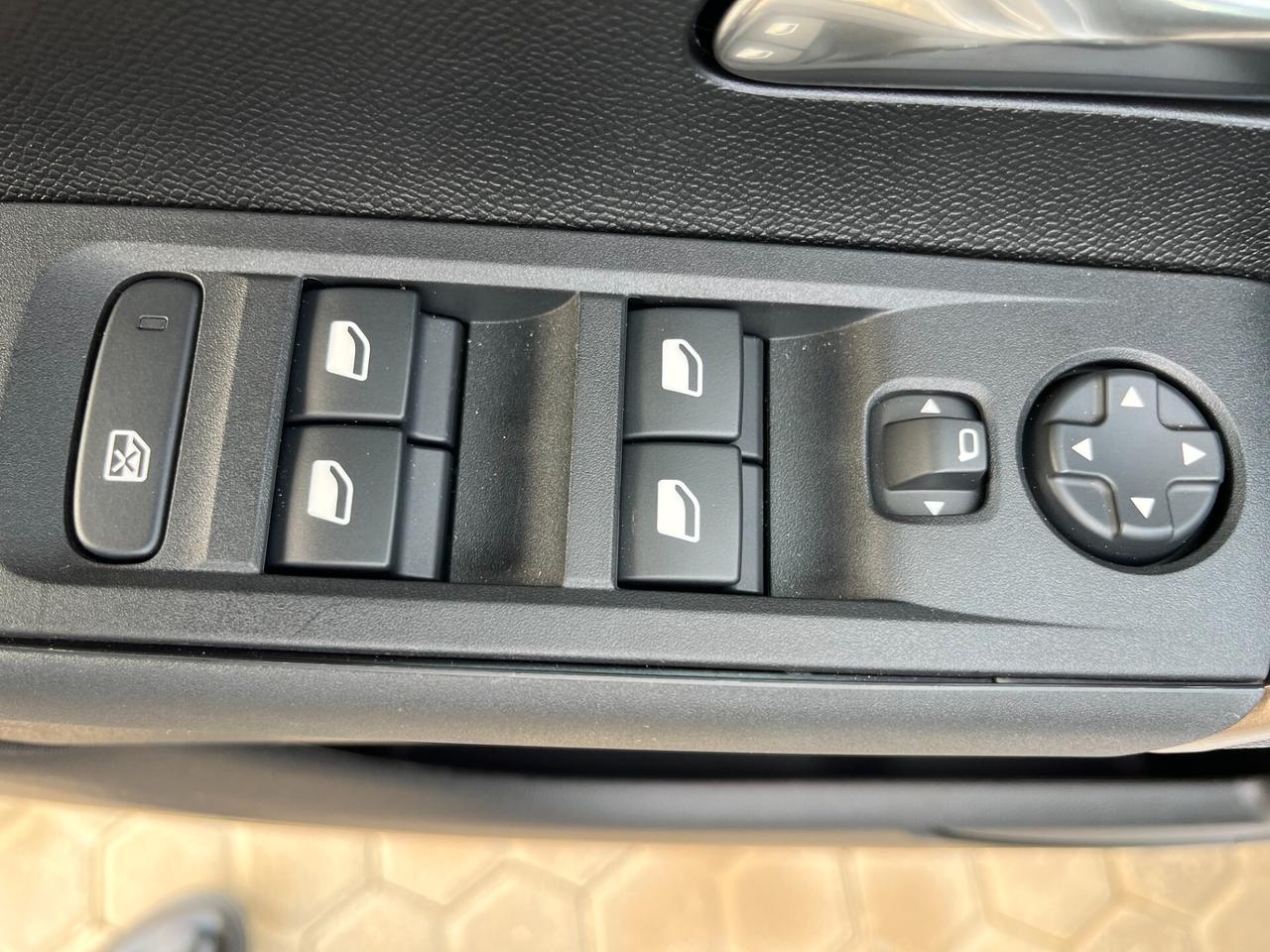 Lancia Ypsilon 1.2 100cv Hybrid e-DCT Automatic Km0