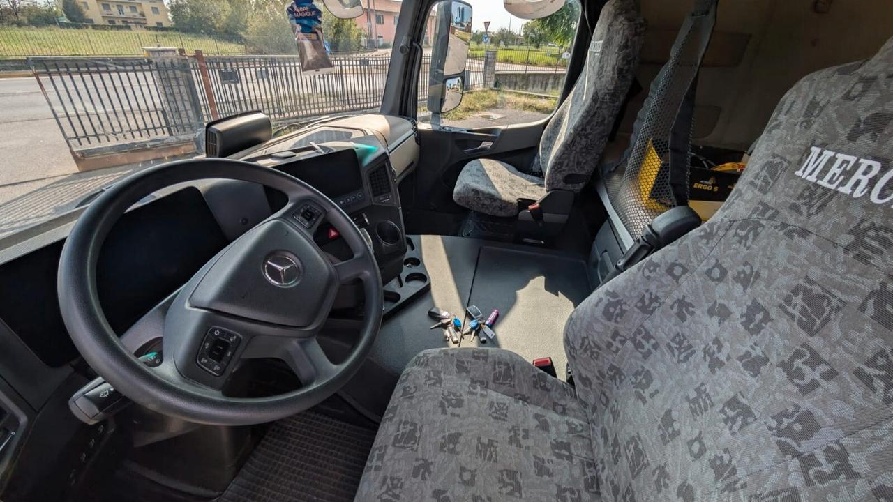 TRATTORE STRADALE E AUTOCARRO CON SISTEMA SCARRABILE PRIS-MAG SA26