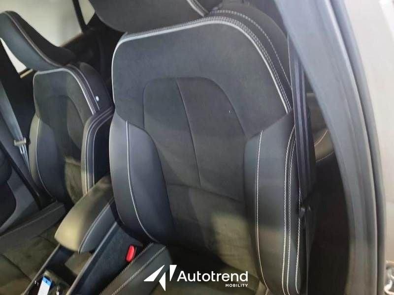 Volvo XC40 Recharge T4 129+82 CV Plug-In Hybrid Automatica Recharge Ultimate Dark N1 Autocarro