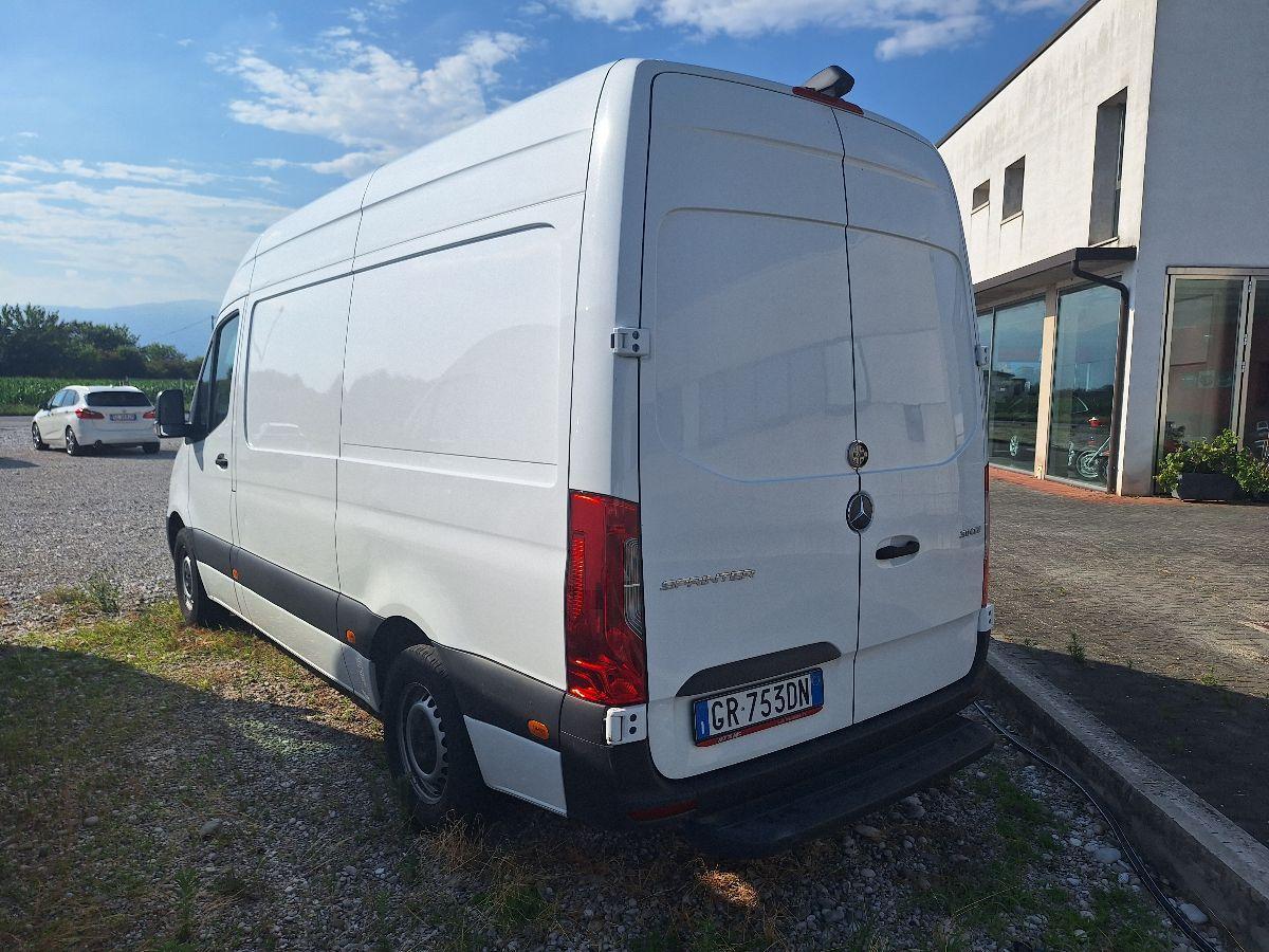 MERCEDES-BENZ Sprinter III 311 RWD 20 cdi F 3735 84kW 114 PS