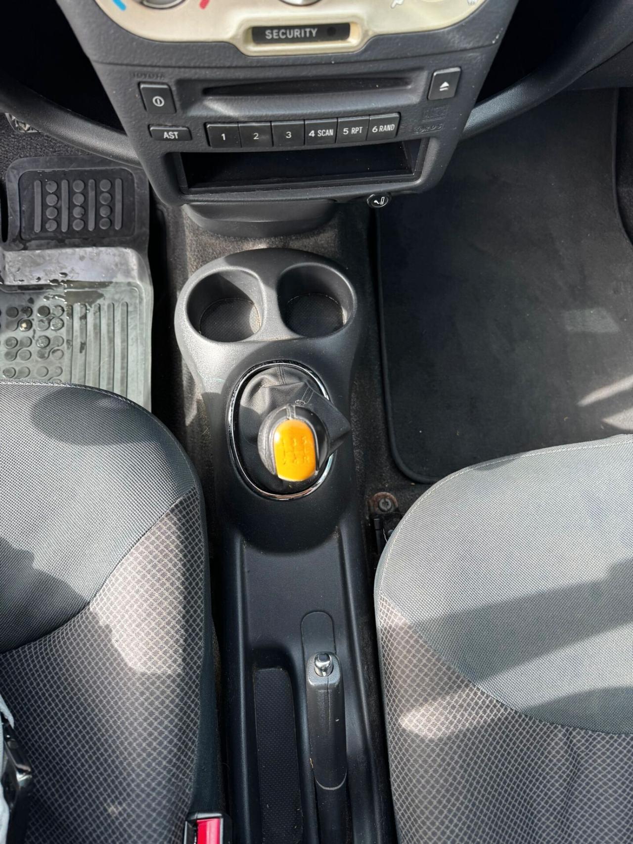 Toyota Yaris 1.0i 16V cat 3 porte Sol