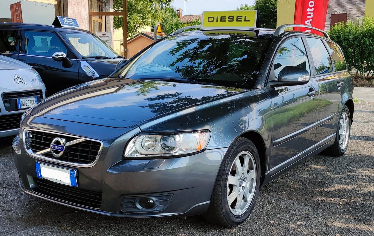 Volvo V50 D2 R-design