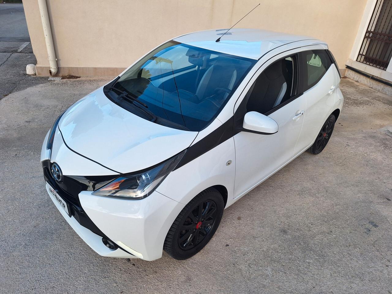 Toyota Aygo 1.0 5 porte x-play PERFETTA FULL