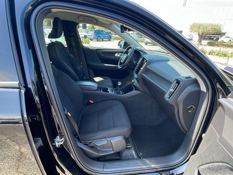 Volvo XC40 T2 Momentum AUTOCARRO