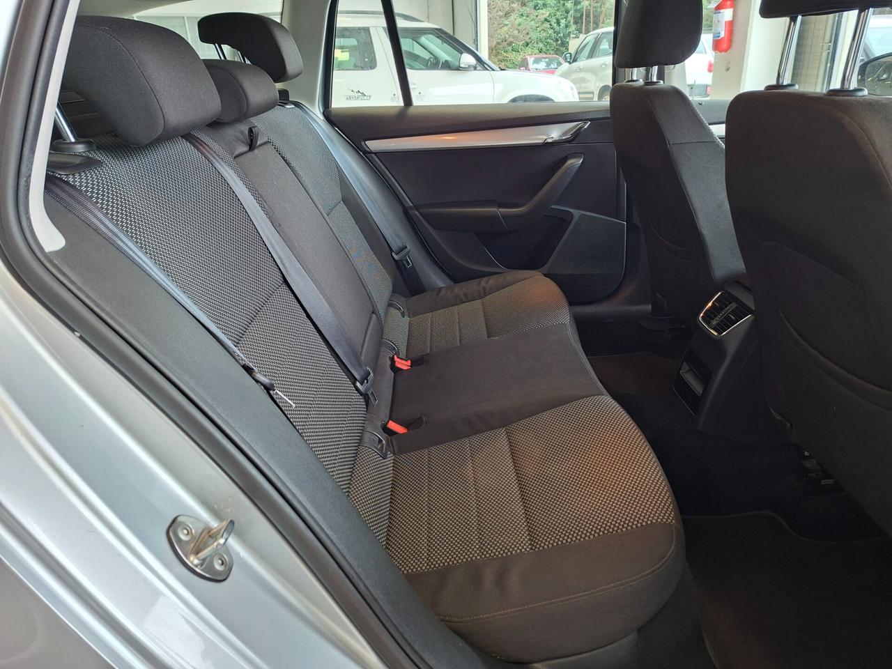 Skoda Octavia 1.6 TDI CR 105 CV DSG Wagon Ambition