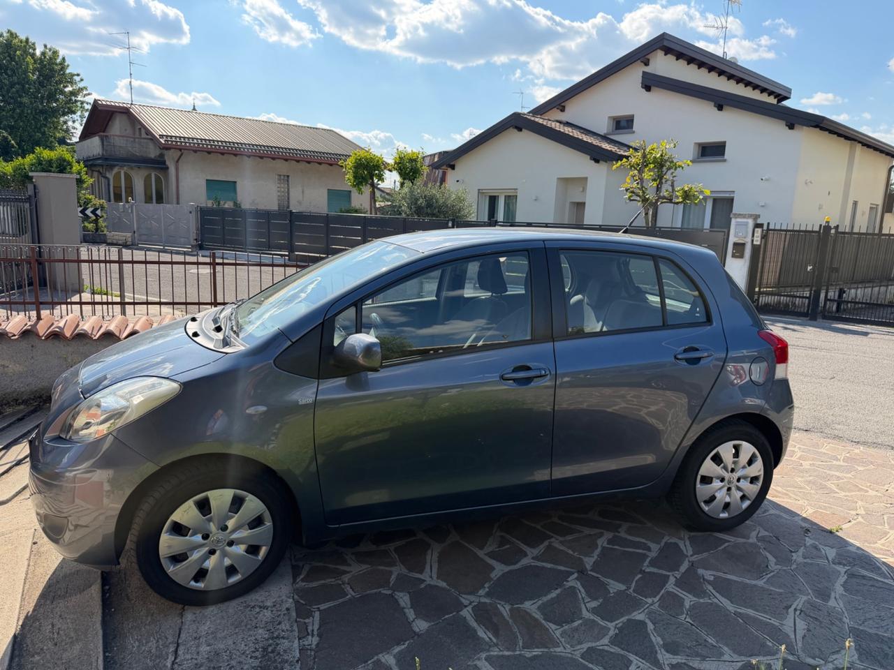 Toyota Yaris 1.0 5 porte Sol