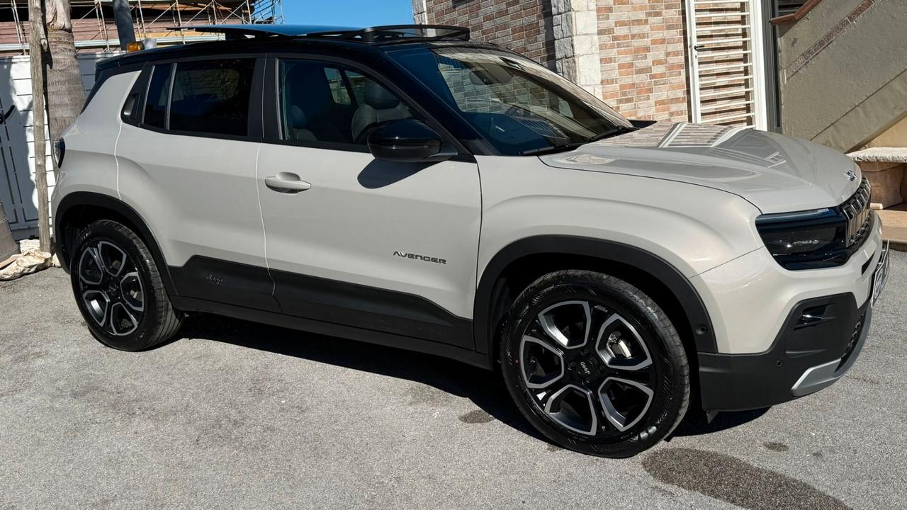 JEEP AVENGER BEV SUMMIT KM0 2026 TETTO APRIBILE