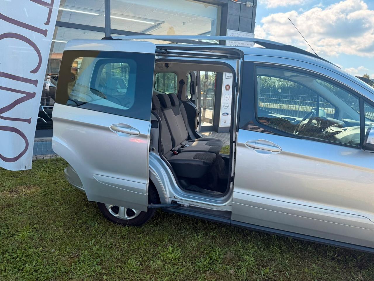 Ford Tourneo Courier 1.5 TDCI 75 CV Titanium