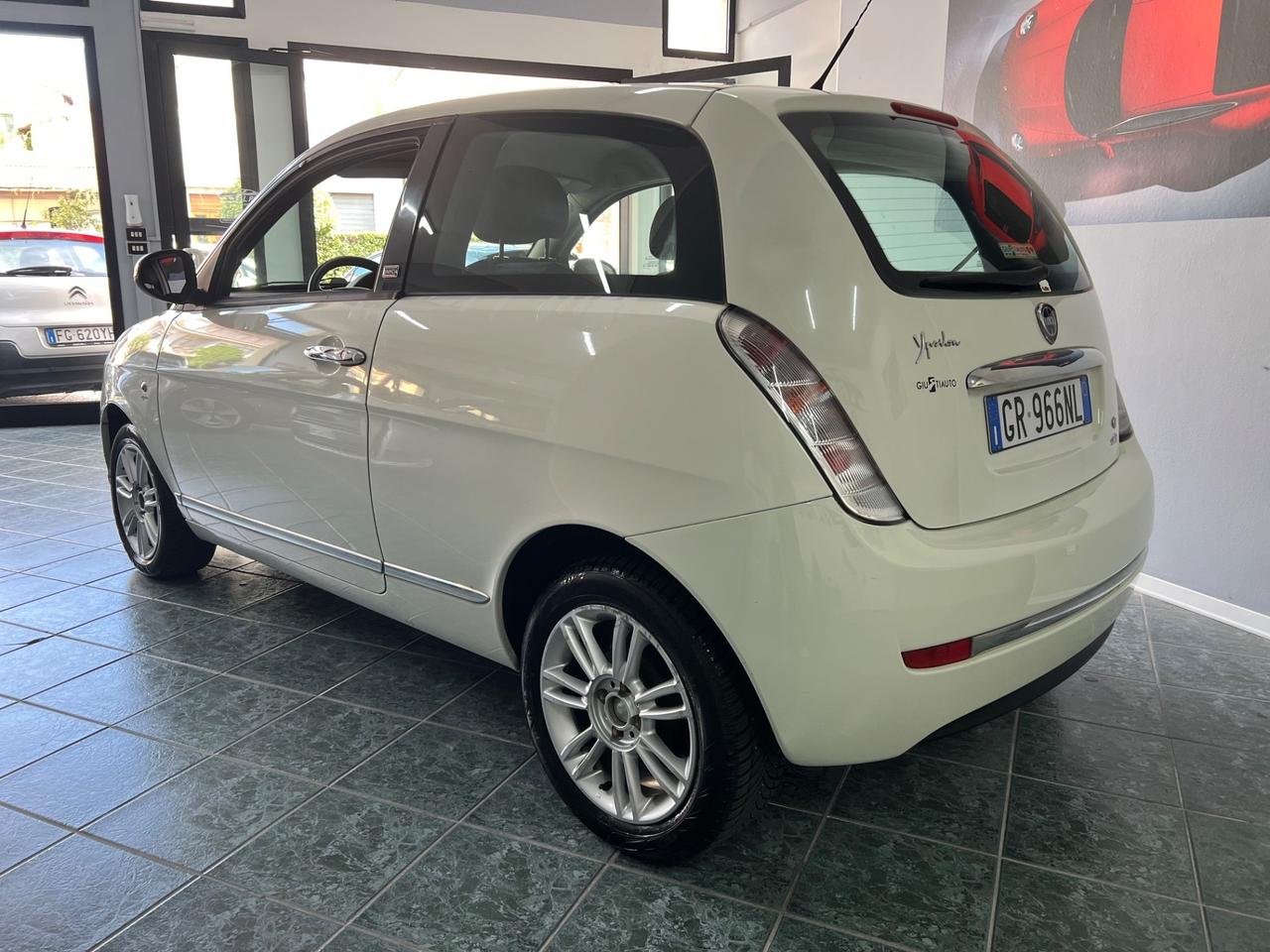 Lancia Ypsilon 1.3 MJT 75 CV Unyca