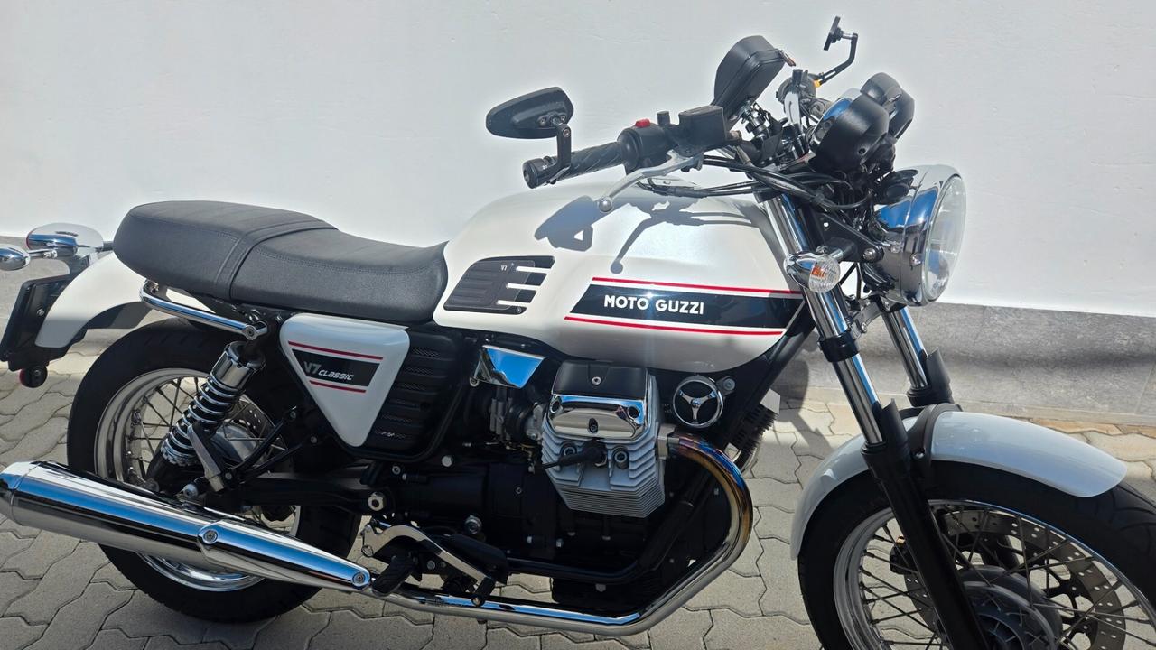 Moto Guzzi V7 SPECIAL