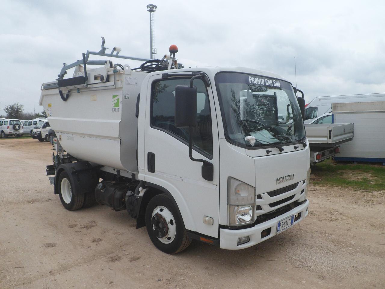 Isuzu M21 compattatore