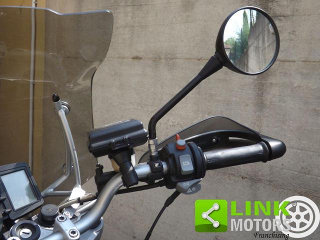BMW R 1200 R anno 2008 con valigie laterali BMW originali