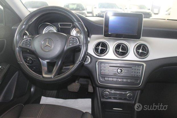 MERCEDES-BENZ GLA 200 d Automatic Premium