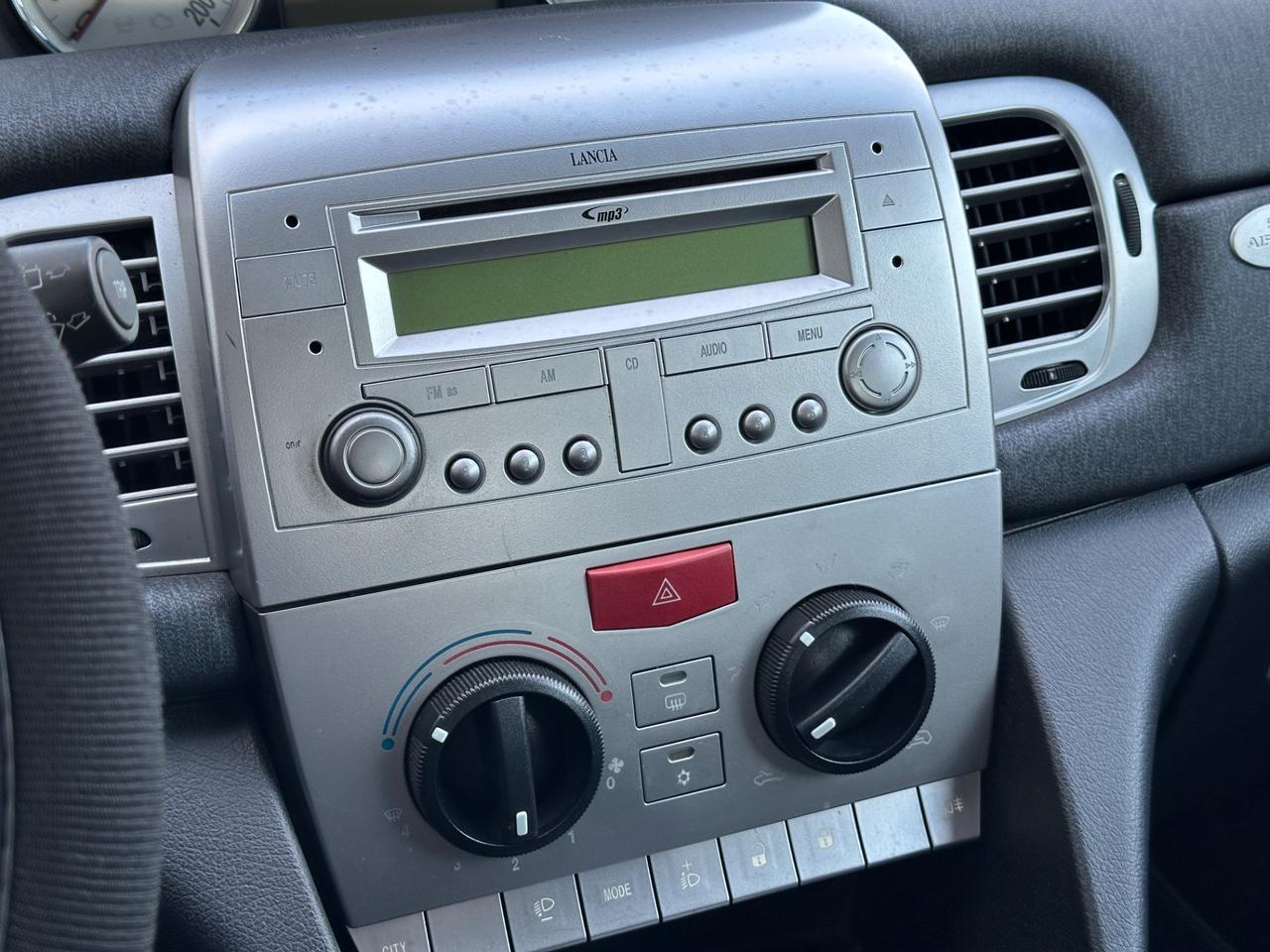 Lancia Ypsilon 1.2 Neopatentati