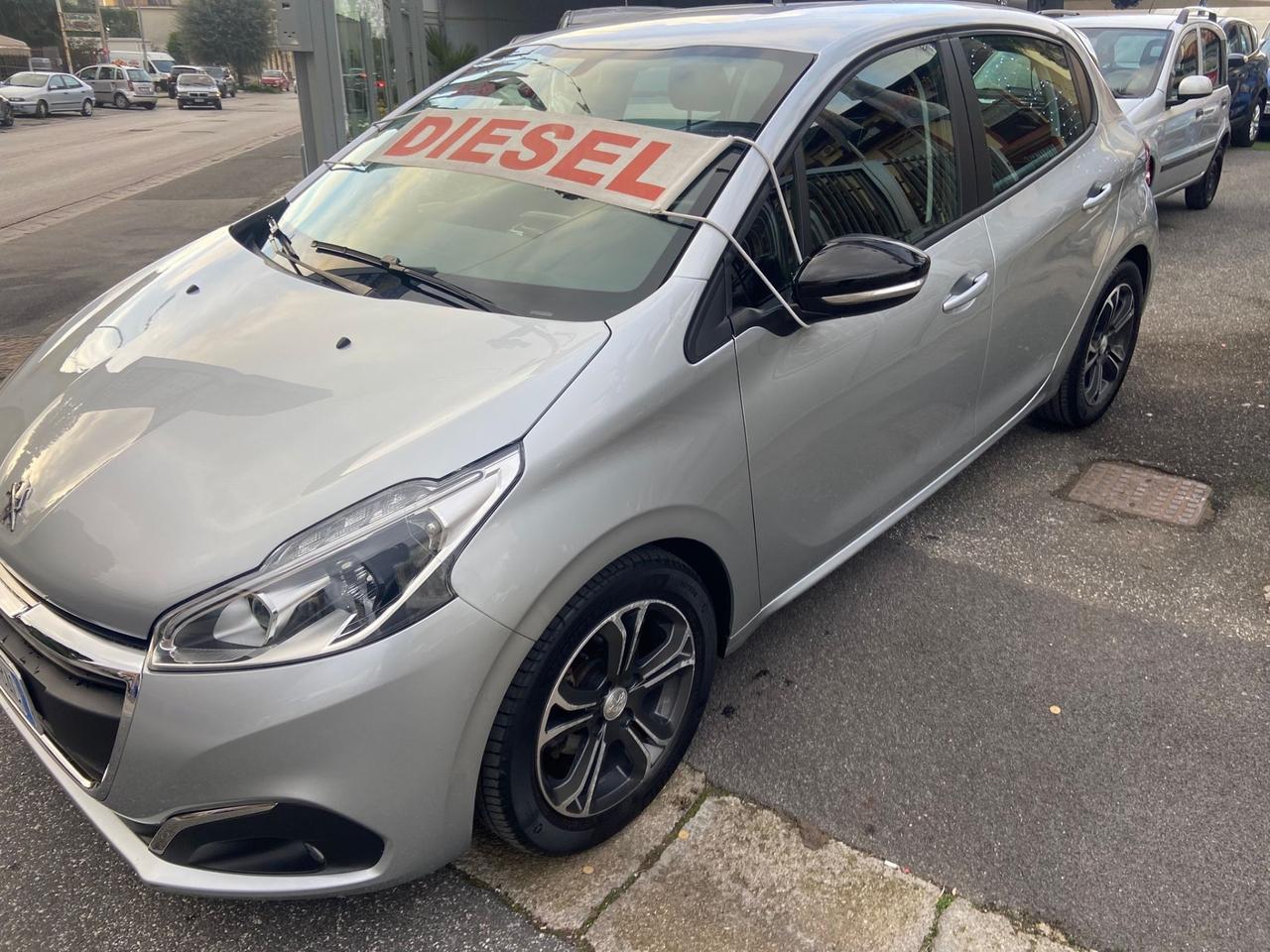 Peugeot 208 BlueHDi 75 5 porte Black Line 120.000Km