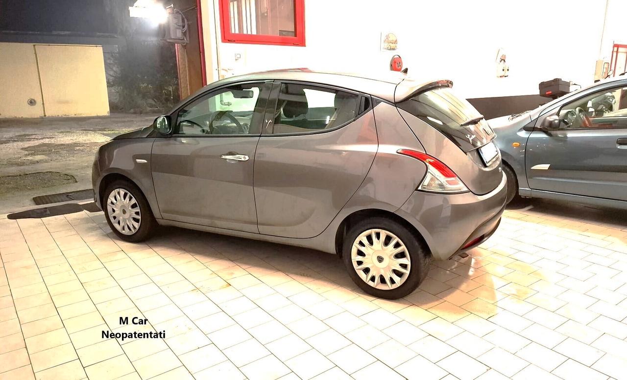 Lancia Ypsilon 1.2 69 CV 5 porte S&S Platinum