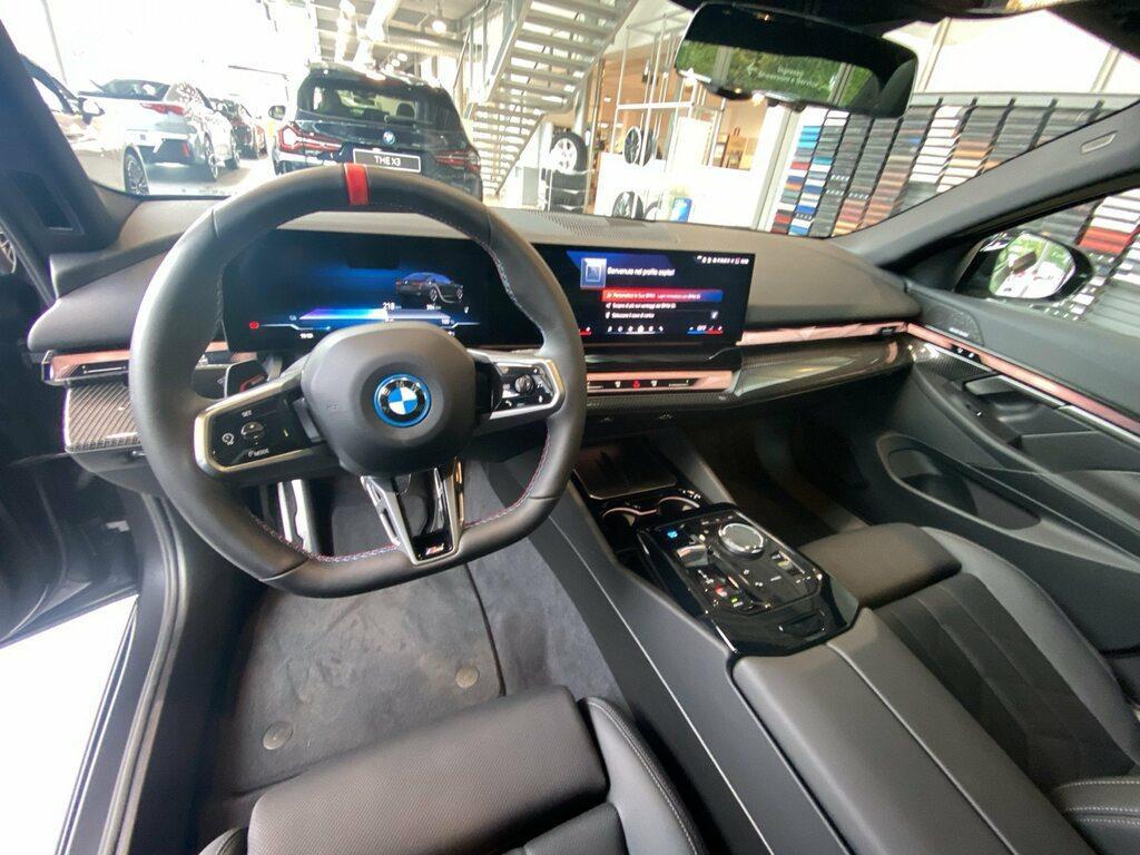 BMW i5 M60 Berlina Auto