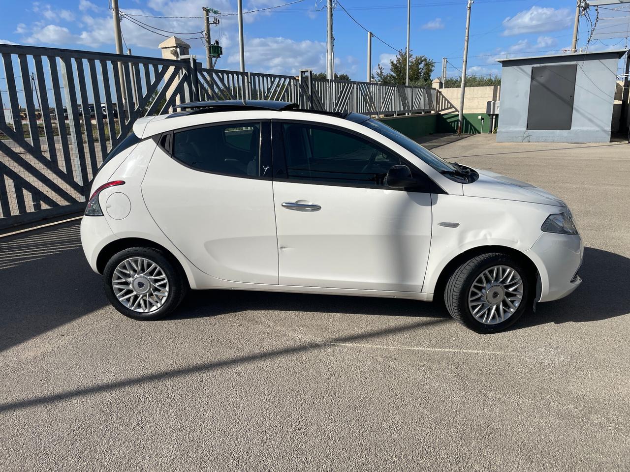 Lancia Ypsilon 1.3 MJT 16V 95 CV 5 porte Gold-TETTO