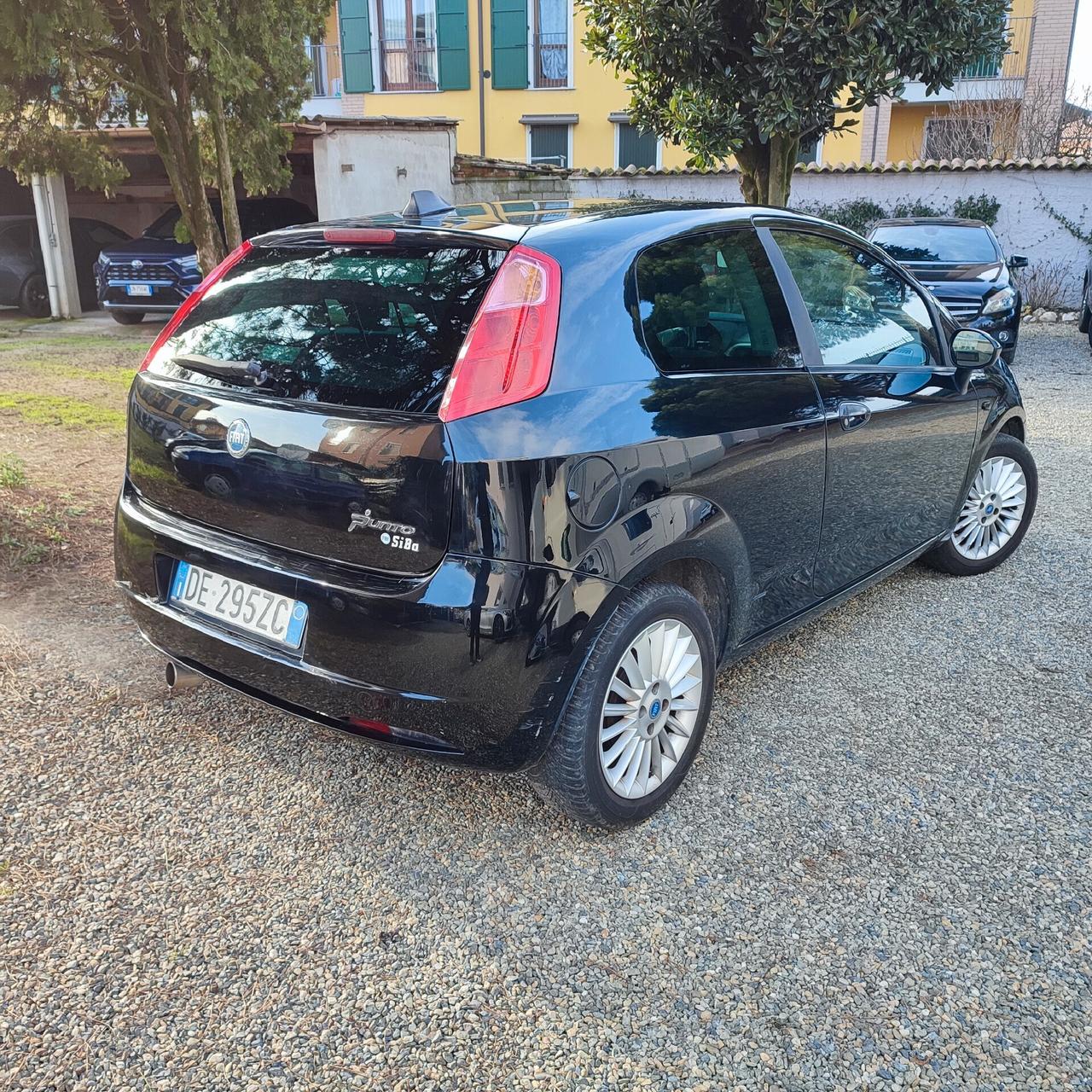 Fiat Grande Punto 1.4 Starjet 16V 3 porte Dynamic