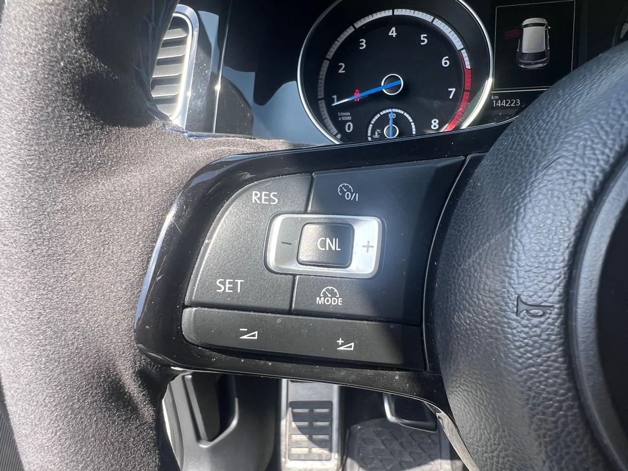 Volkswagen Golf 2.0 TSI R #10432