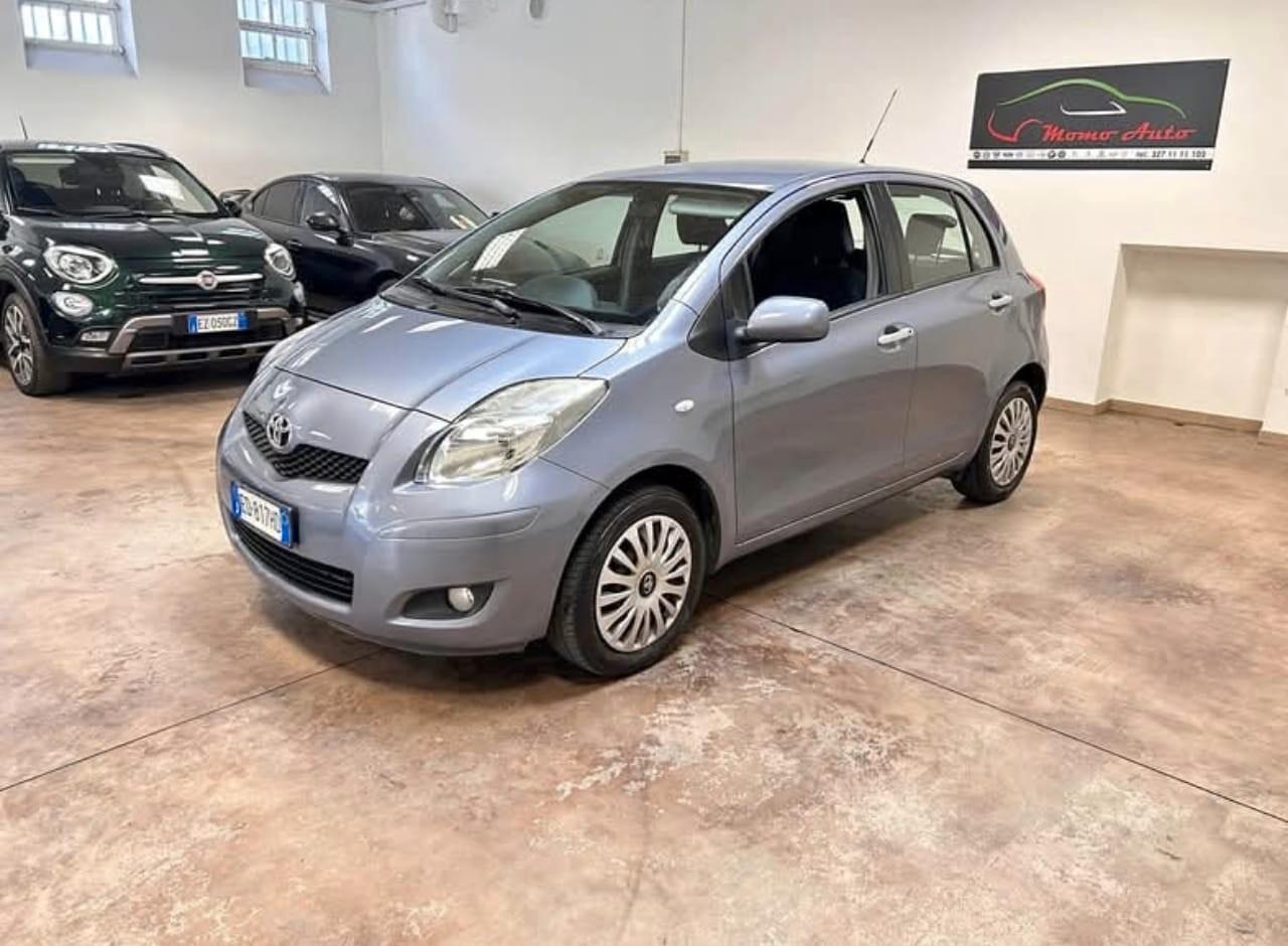 Toyota Yaris 1.0 5 porte Luxury pack