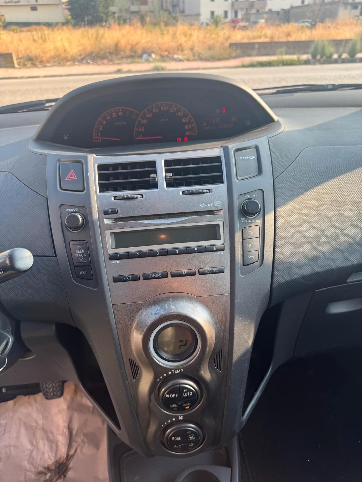 Toyota Yaris 1.4 D-4D DPF 5 porte Sol