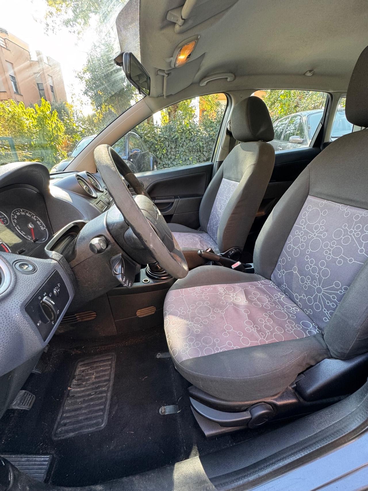 Ford Fiesta 1.4 16V 5p. Ghia