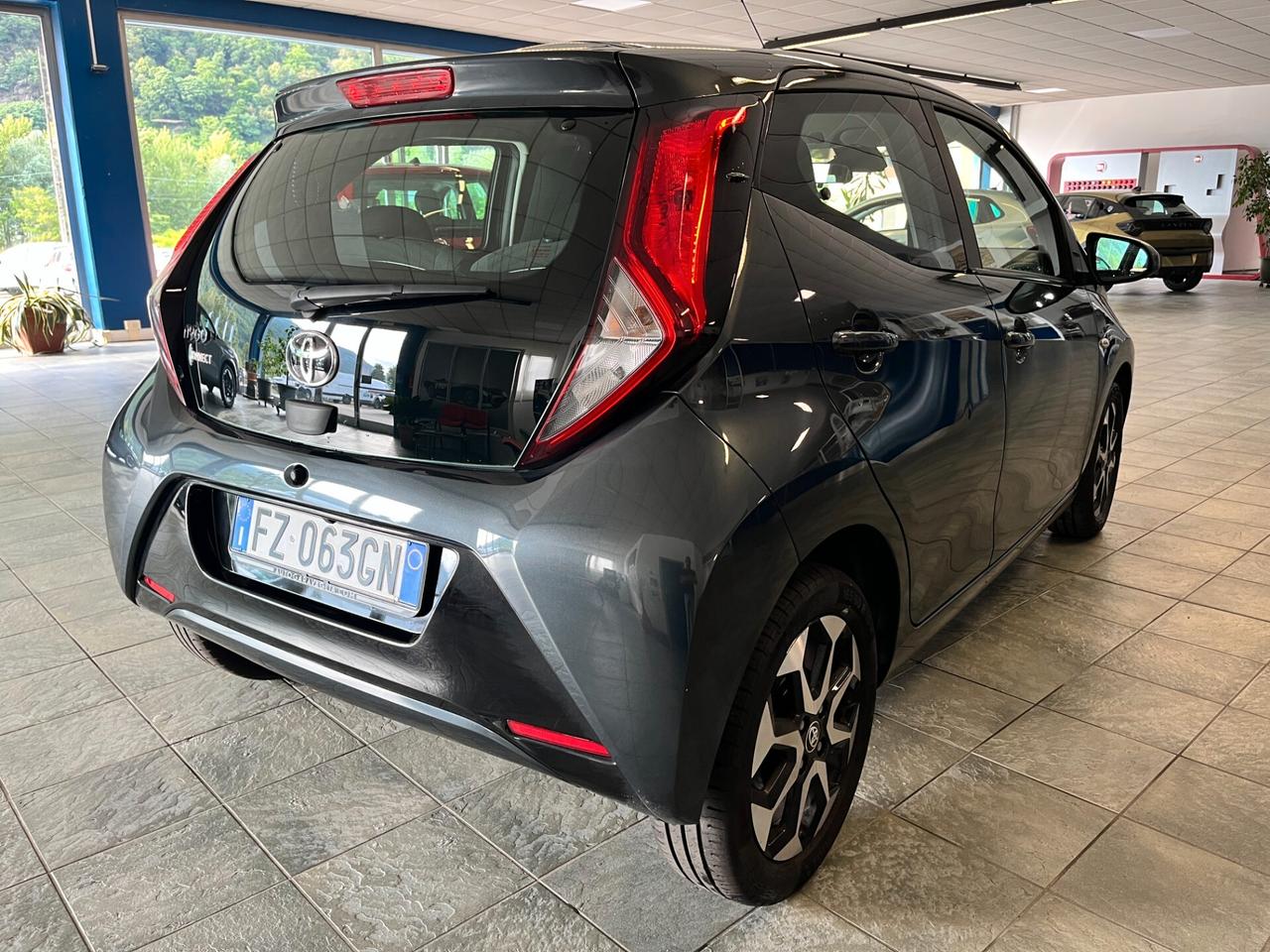 Toyota Aygo Connect 1.0 VVT-i 72 CV 5 porte x-clusiv