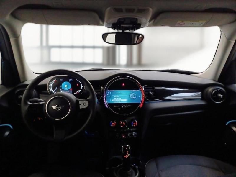 MINI COOPER ESSENTIAL AUTO 5 PORTE BERLINA