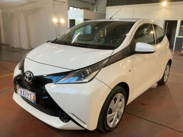 Toyota Aygo 1.0 VVT-i 69 CV 5 porte x-cool TSS