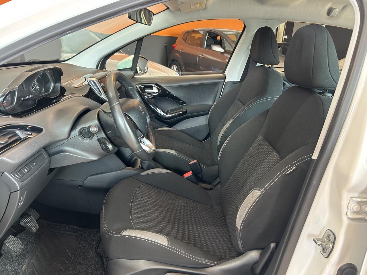Peugeot 208 - 1.2 PureTech 82 CV 119.000 KM