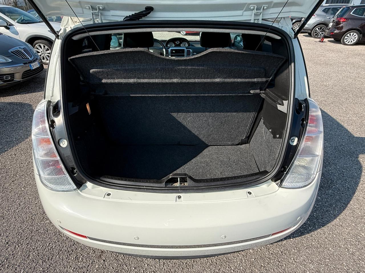 Lancia Ypsilon 1.2 69 CV Unyca