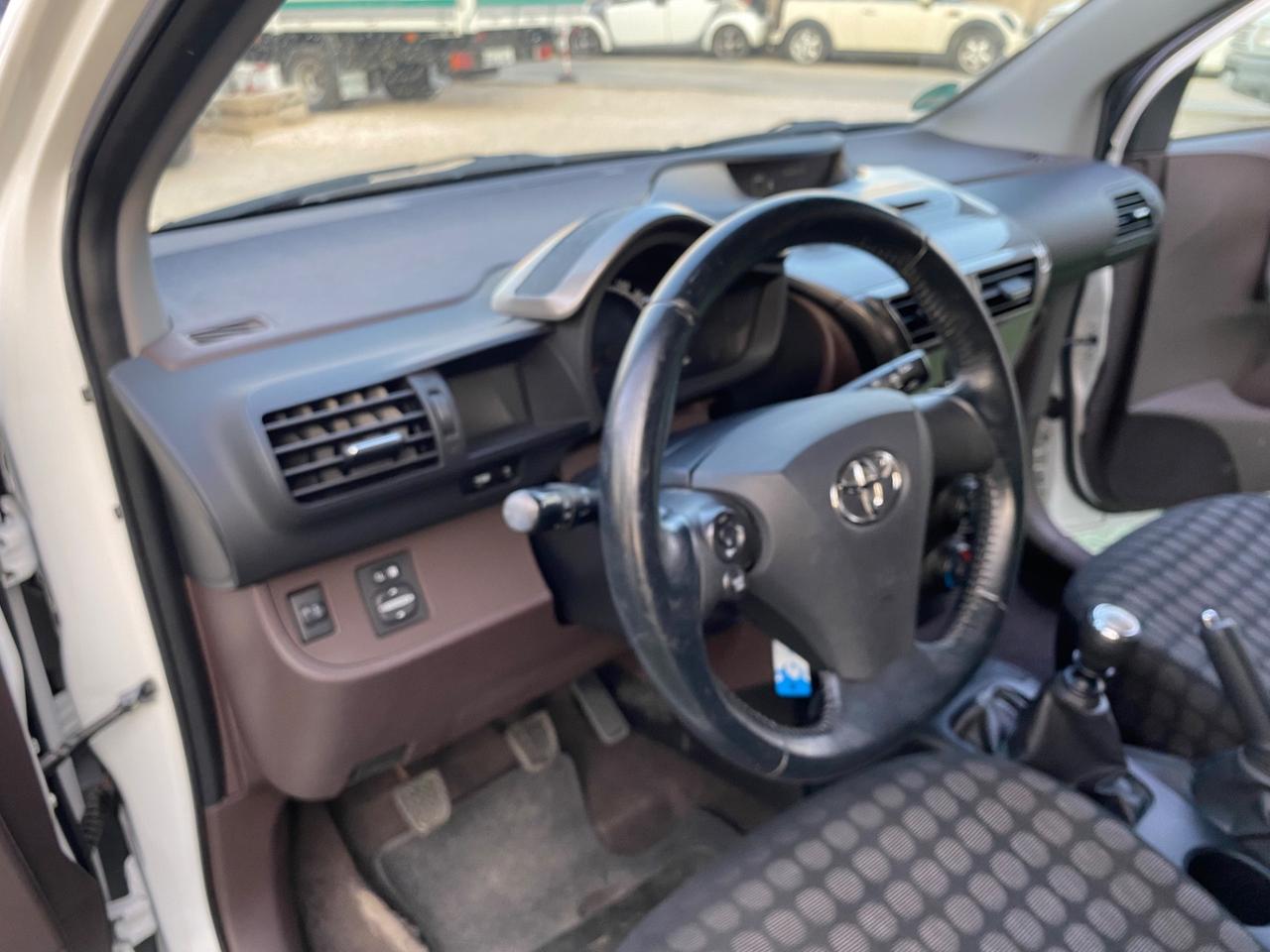 Toyota iQ Clima Benzina Neopatentati