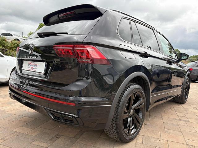 VOLKSWAGEN Tiguan 2.0 TDI 150 CV DSG R-Line TOTAL BLACK