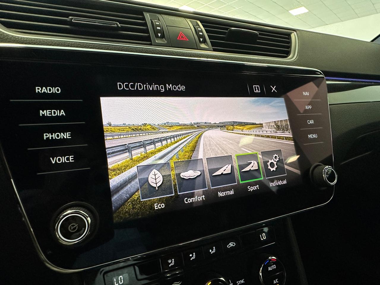 Skoda Superb 2.0 TDI 190 CV SCR DSG 4x4 Wagon SportLine