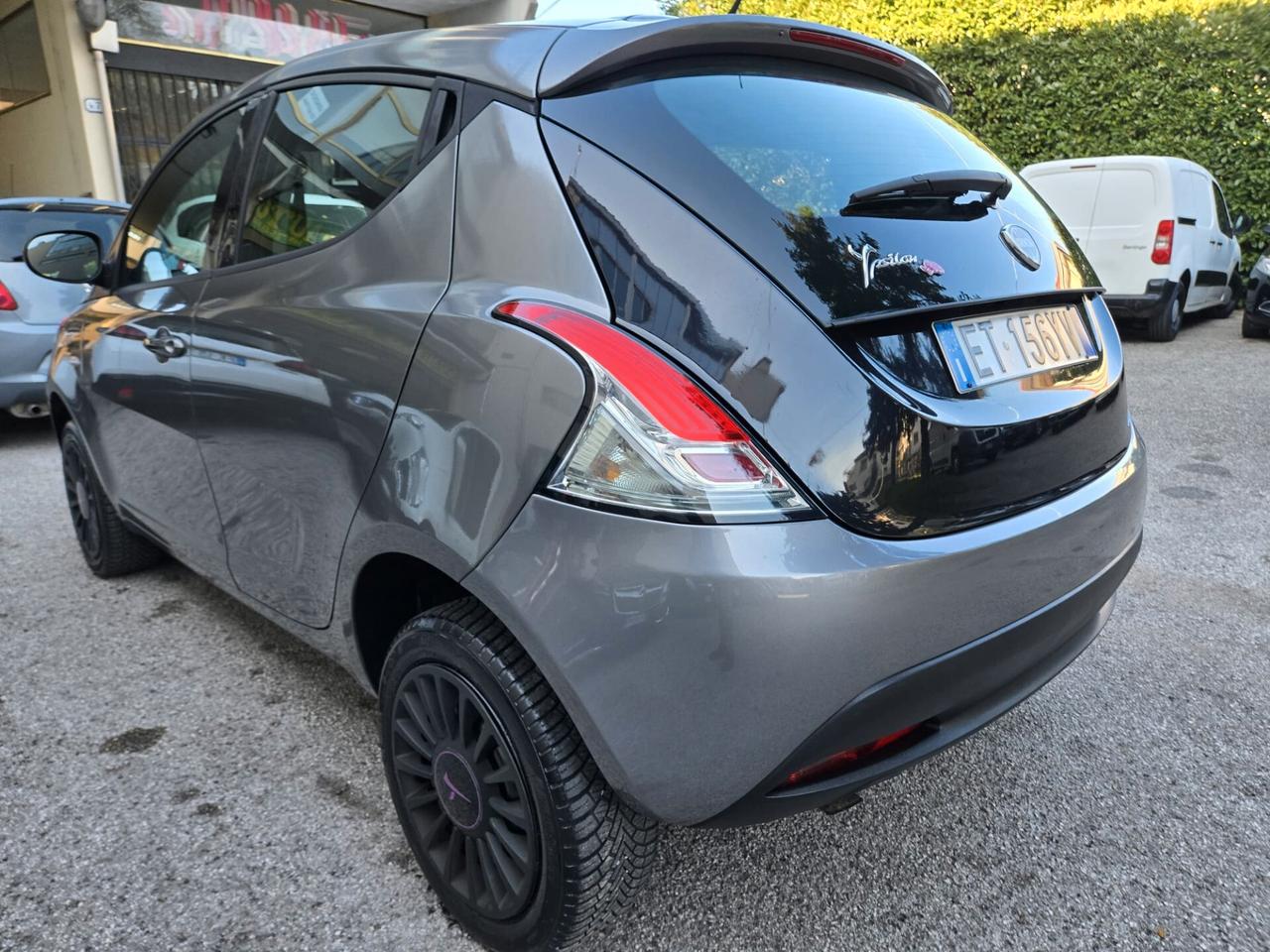 Lancia Ypsilon 0.9 TwinAir 85 CV 5 porte Metano Ecochic Elefantino Neopatentati