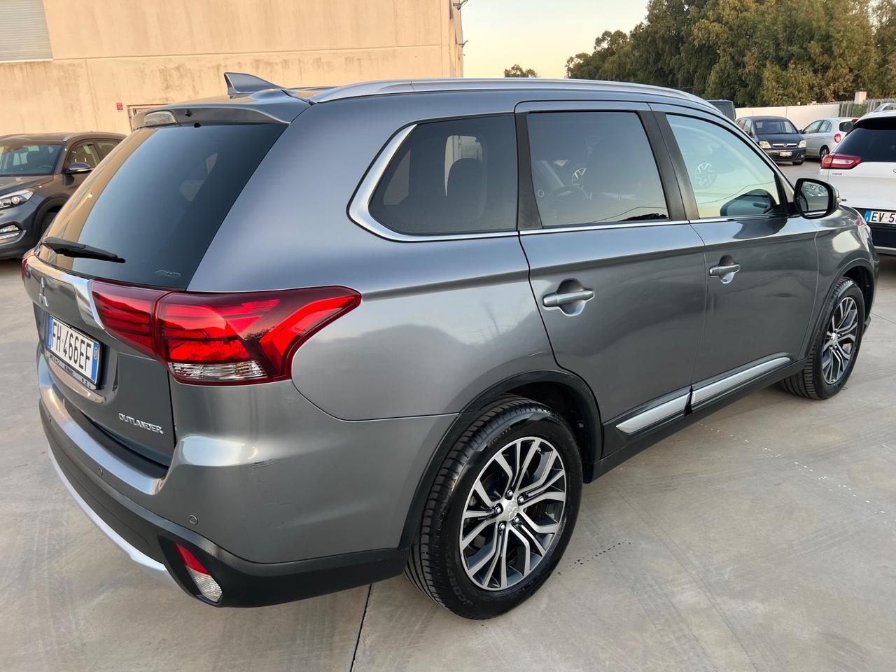 Mitsubishi Outlander 2.2 DI-D 4WD I 7 posti 2017