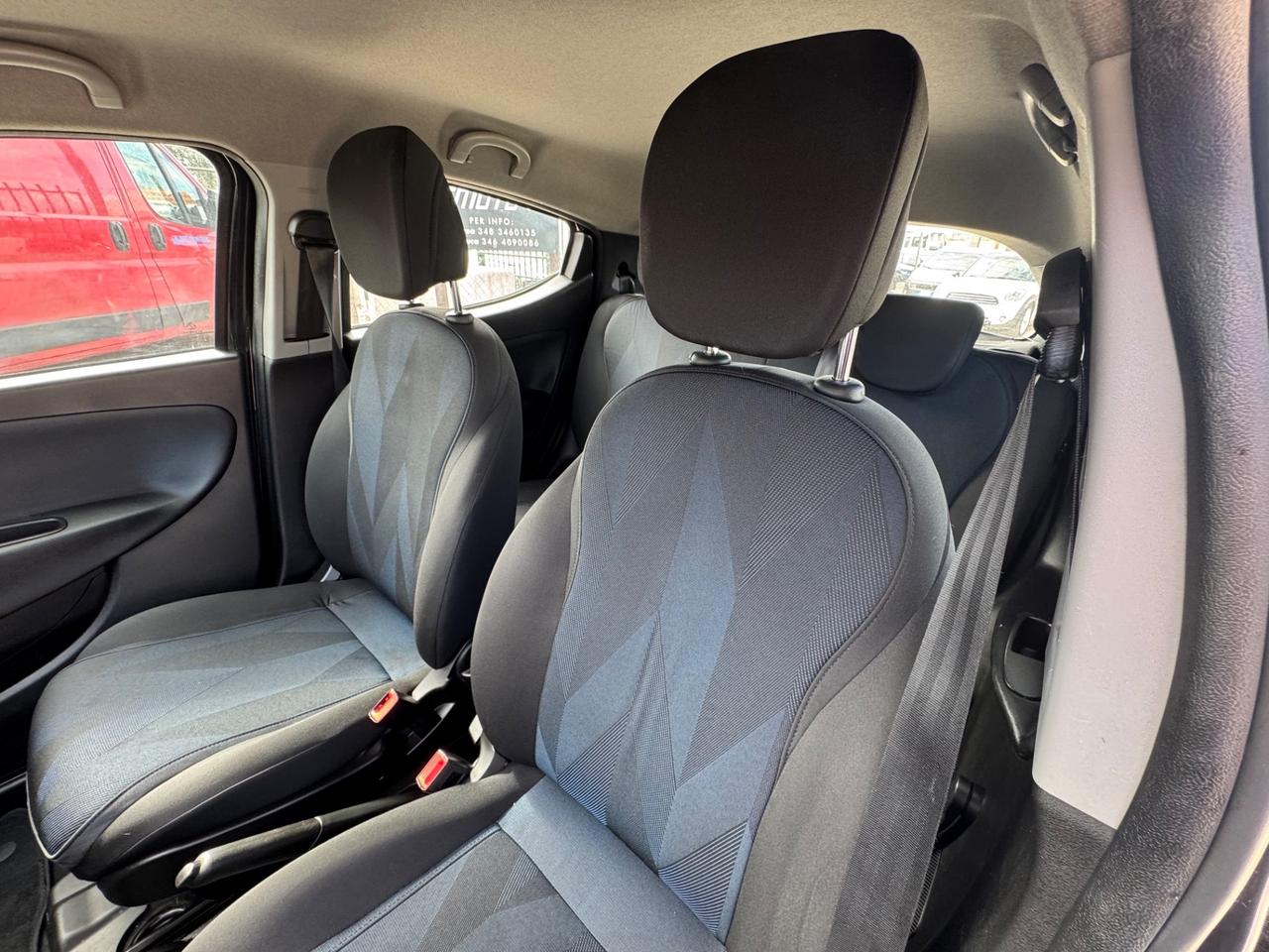 Lancia Ypsilon 1.0 Hibrid