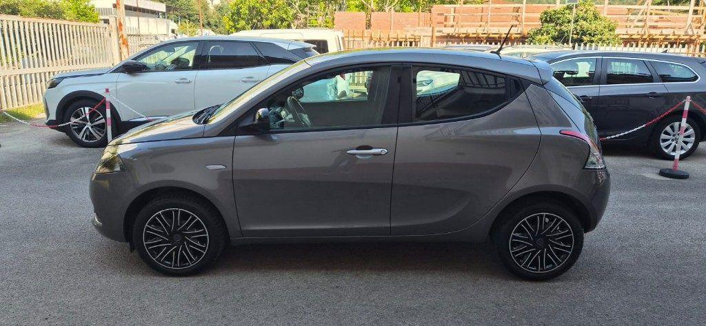 Lancia Ypsilon 1.0 FireFly 5 porte Mild Hybrid Gold