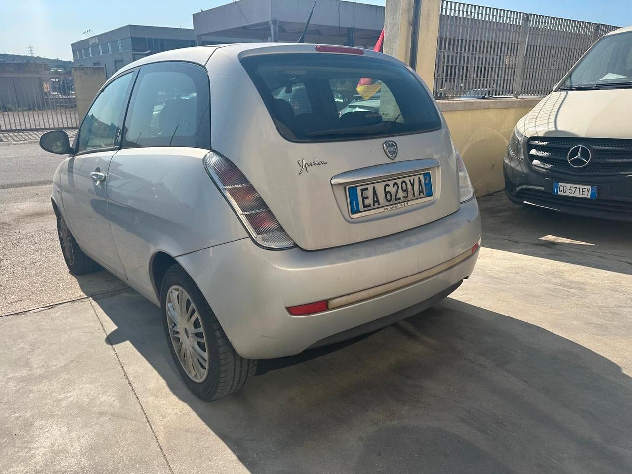 Lancia Ypsilon 1.3 DIESEL 2010 160.000km