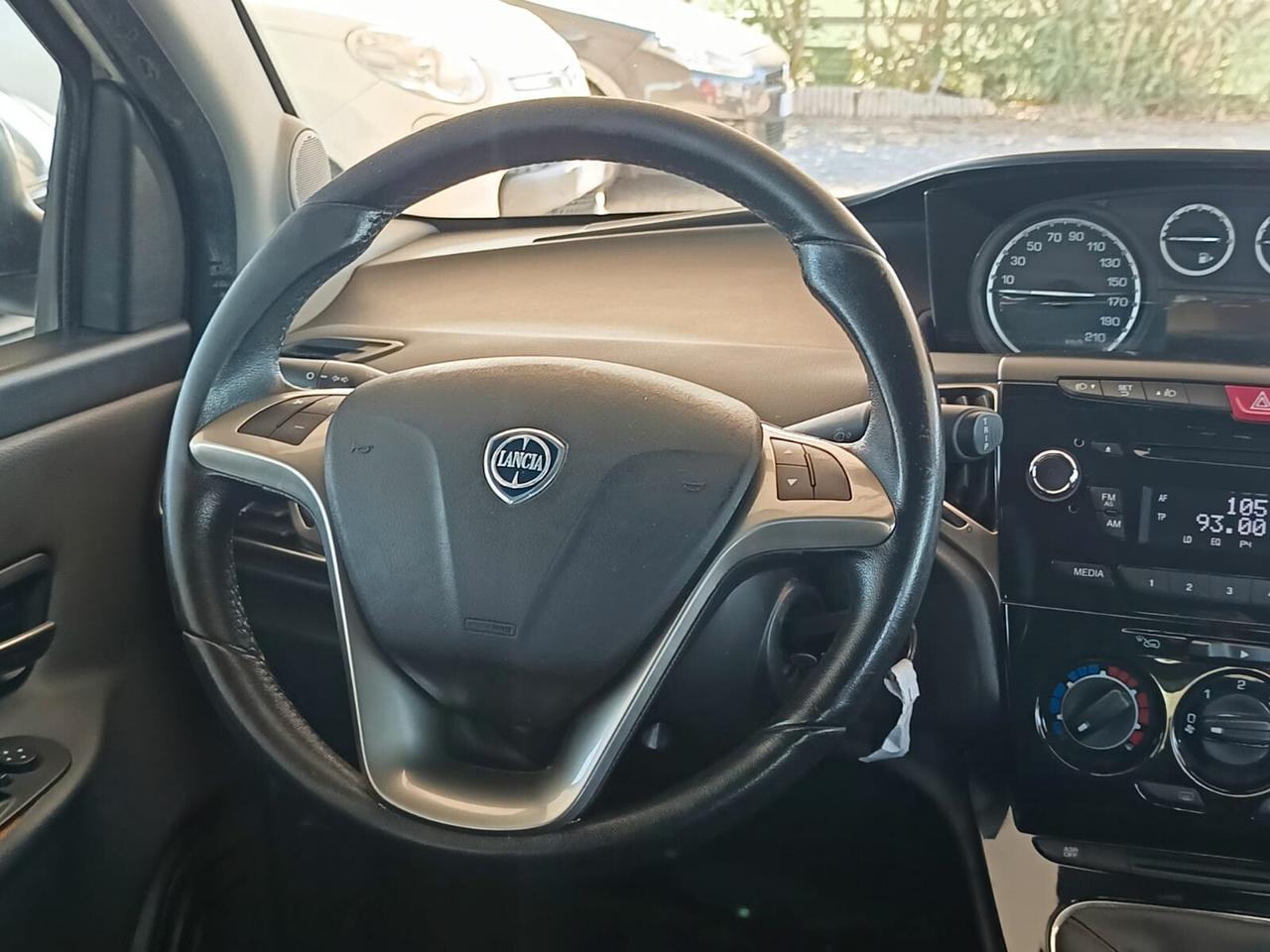 LANCIA YPSILON 2015 - 1.2 BENZINA OK NEOP. LB AUTOMOBILI