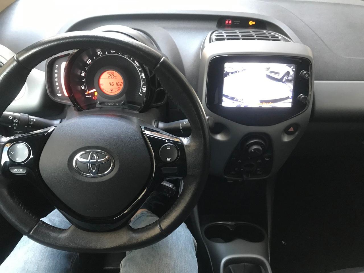 Toyota Aygo Connect 1.0 VVT-i 72 CV 5 porte x-play