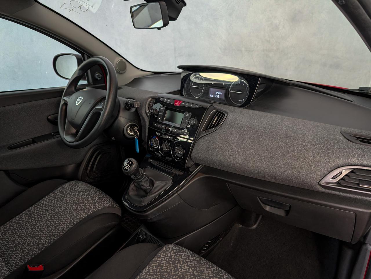 Lancia Ypsilon 1.0 Hybrid 70cv Silver