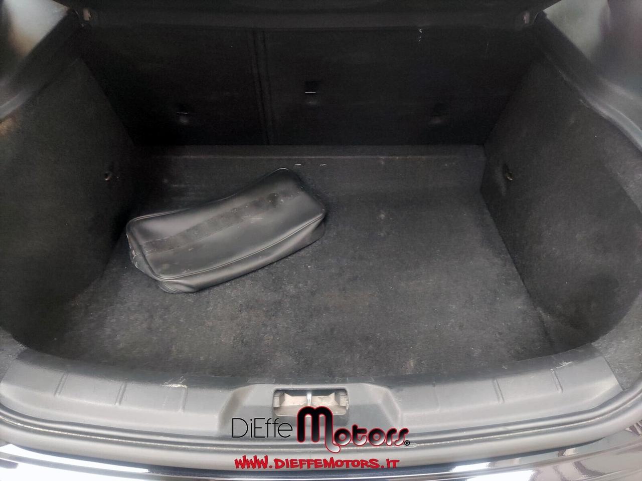 Volvo V40 D2 1.6 Powershift Kinetic