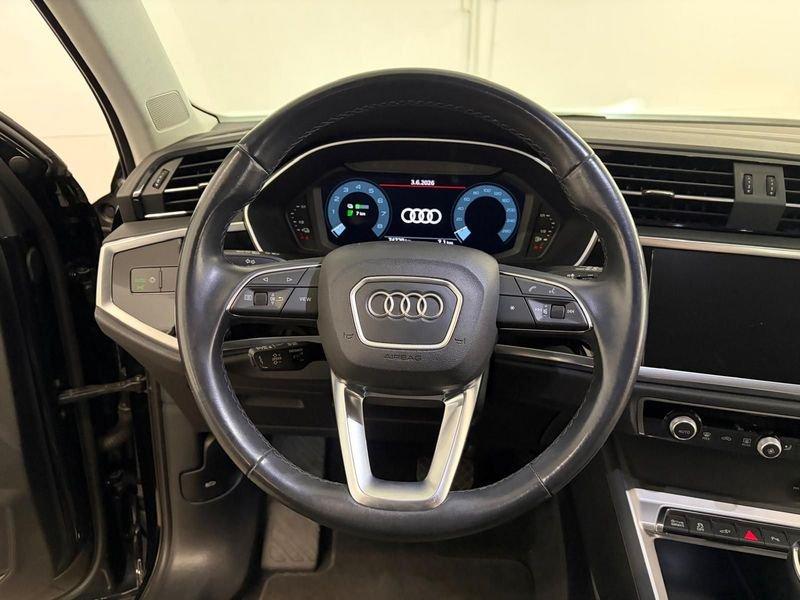 Audi Q3 45TFSI e Stronic Business