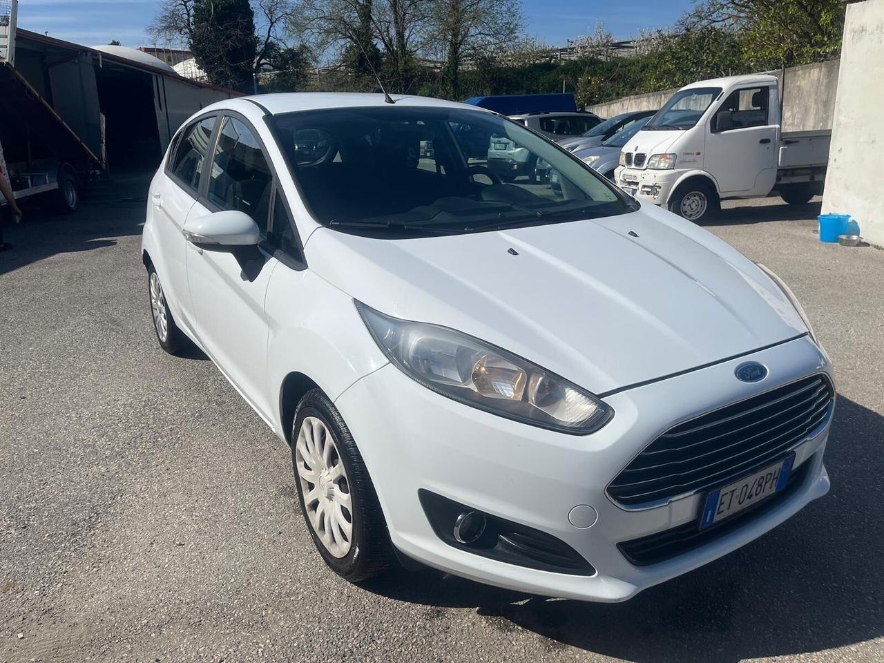 Ford fiesta 1.5 tdci-5 P-full/opt-2013