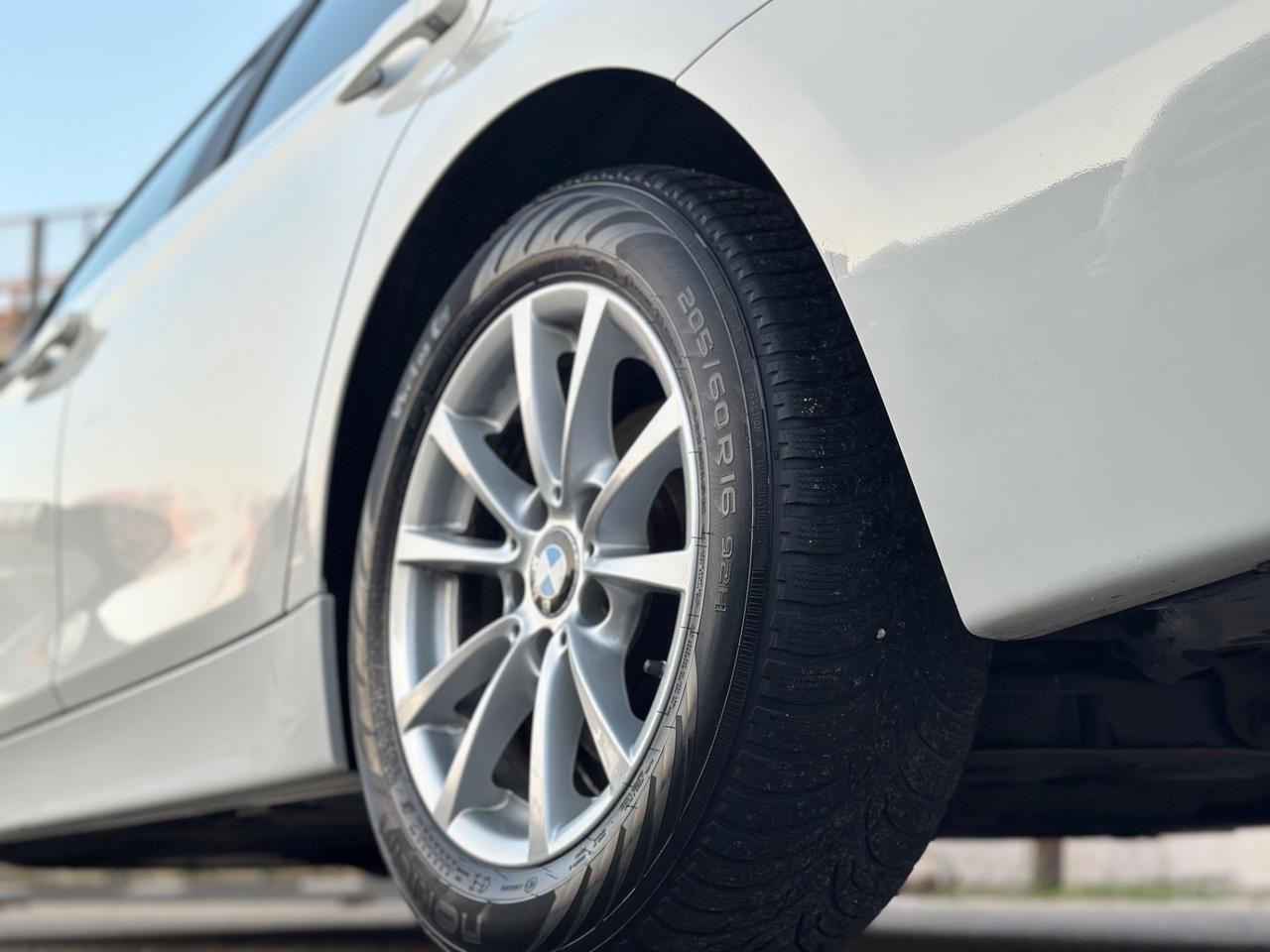 Bmw Serie 316d Touring Modern 2.0 116CV DA VETRINA