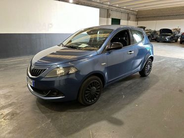 Lancia Ypsilon 1.0 FireFly 5 porte S&S Hybrid Silver