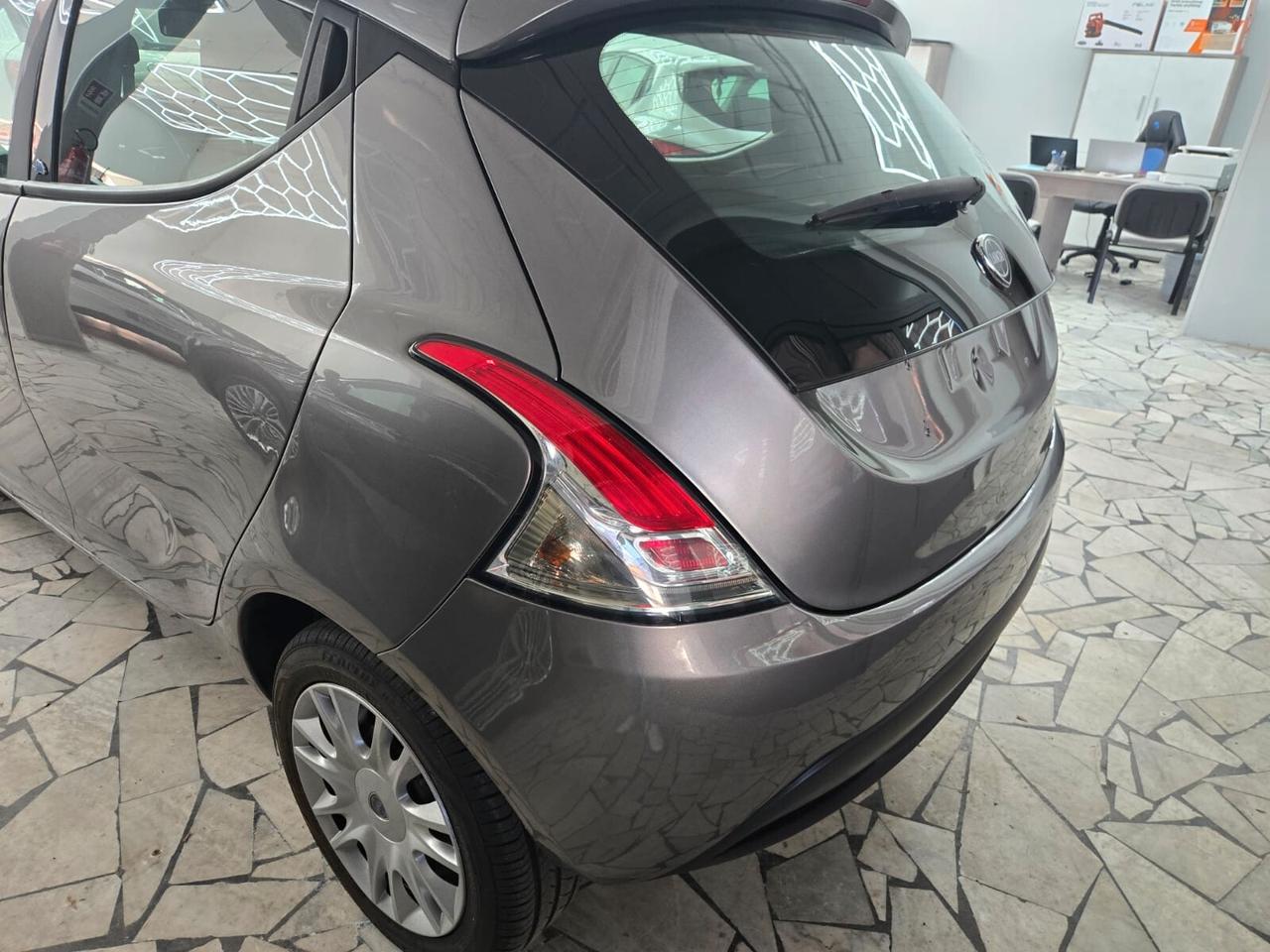 Lancia Ypsilon 1.2 69 CV 5 porte S&S Gold