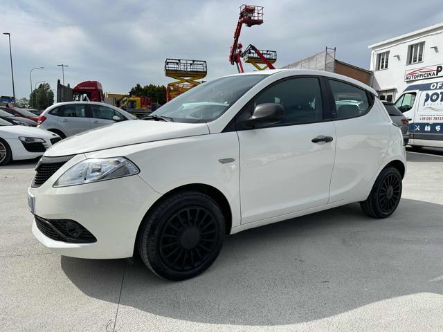 LANCIA Ypsilon 1.0 FireFly 5 porte S&S Hybrid Ecochic Silver